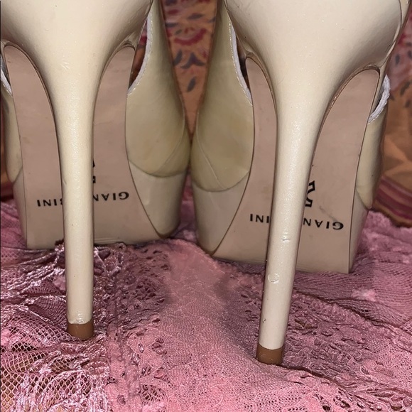 🦋5 for $15 item!Opalescent Gianni Bini heels - Picture 5 of 9